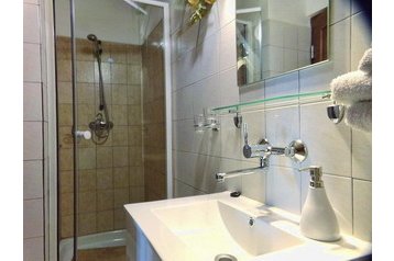 Ungarn Privát Lipót, Exterieur